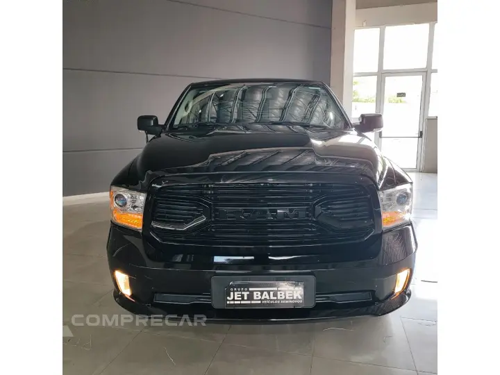 CLASSIC 5.7 V8 GASOLINA LARAMIE NIGHT EDITION CD 4X4 AUTOMÁT