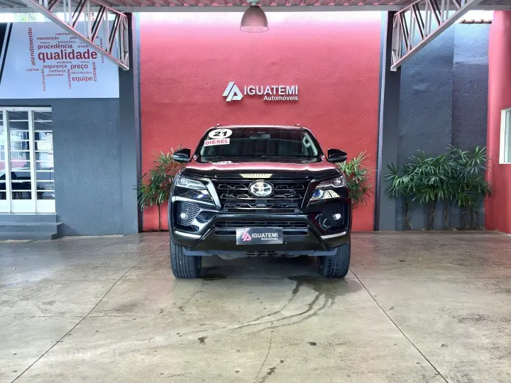 HILUX SW4 2.8 D-4D TURBO DIESEL SRX 7L 4X4 AUTOMÁTICO