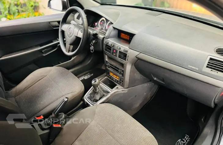 VECTRA 2.0 MPFI Expression 8V