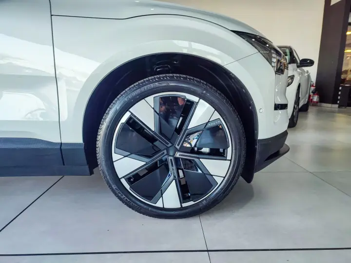 EX30 69 KW ELÉTRICO ULTRA