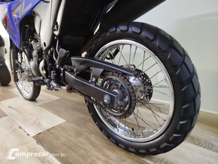 XTZ 250 LANDER
