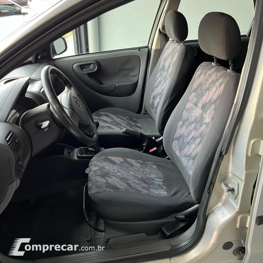 CORSA 1.8 MPFI Maxx Sedan 8V