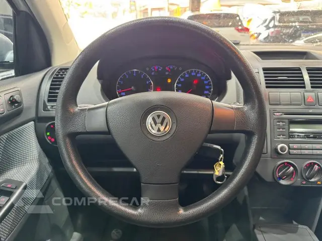 POLO SEDAN - 1.6 MI 8V 4P MANUAL