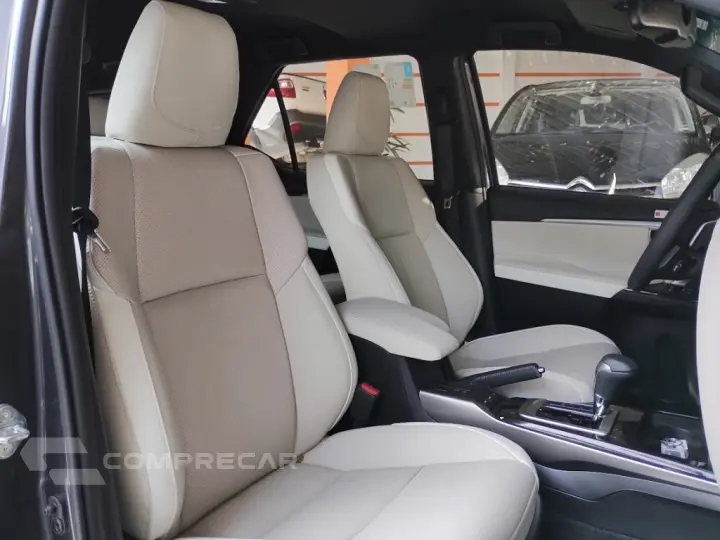 HILUX SW4 2.8 D-4D TURBO DIESEL DIAMOND 7L 4X4 AUTOMÁTICO