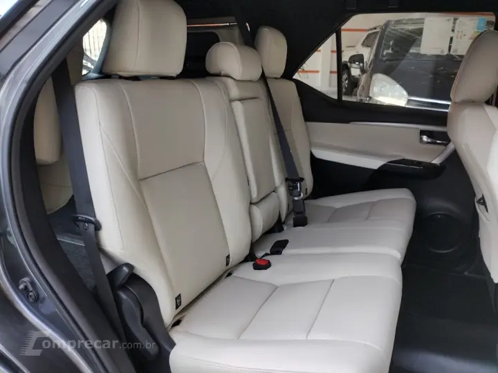 HILUX SW4 2.8 D-4D TURBO DIESEL DIAMOND 7L 4X4 AUTOMÁTICO