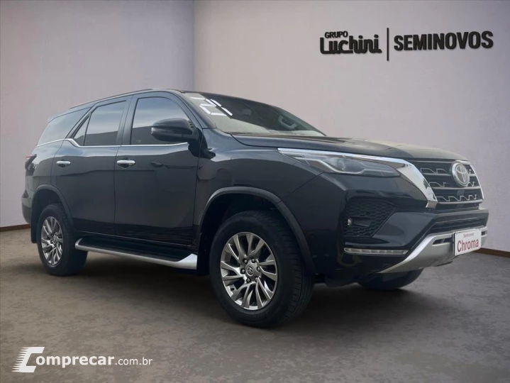 HILUX SW4 2.8 D-4D TURBO DIESEL SRX 7L 4X4 AUTOMÁ