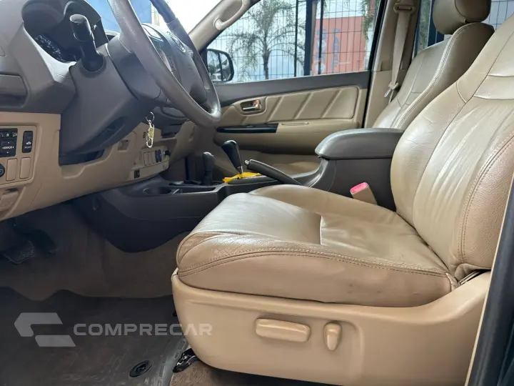 Hilux SW4 SRV D4-D 4x4 3.0 TDI Dies. Aut