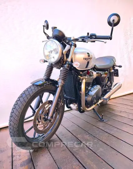 TRIUMPH STREET TWIN