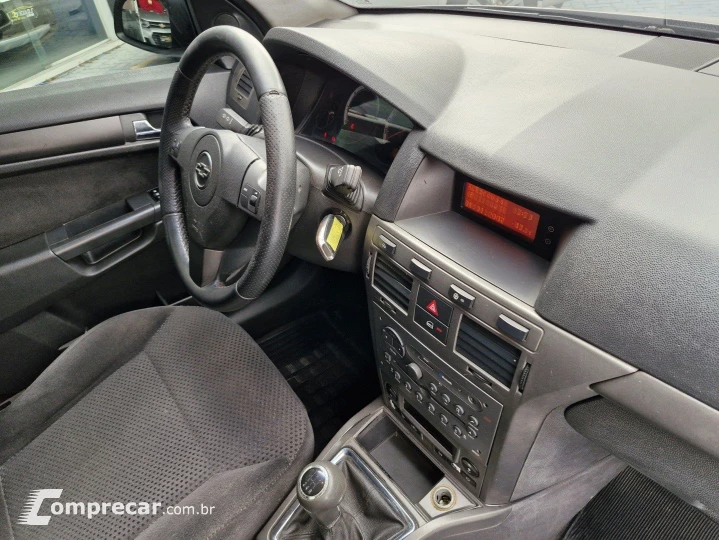 VECTRA 2.0 MPFI GT HATCH 8V FLEX 4P MANUAL