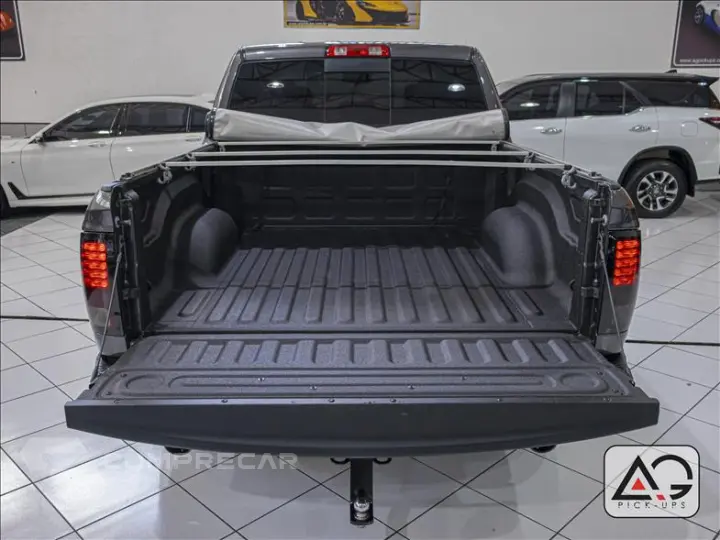 CLASSIC 5.7 V8 Laramie Night Edition CD 4X4