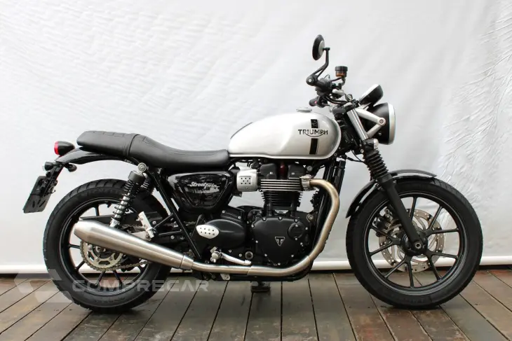 TRIUMPH STREET TWIN
