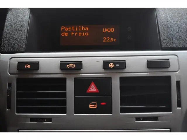 VECTRA SEDAN - 2.0 MPFI ELEGANCE 8V 4P MANUAL