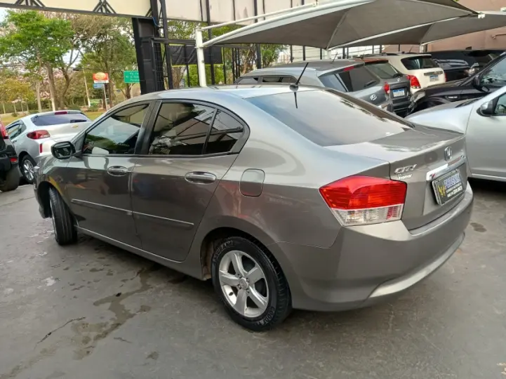 CITY 1.5 LX Sedan 16V