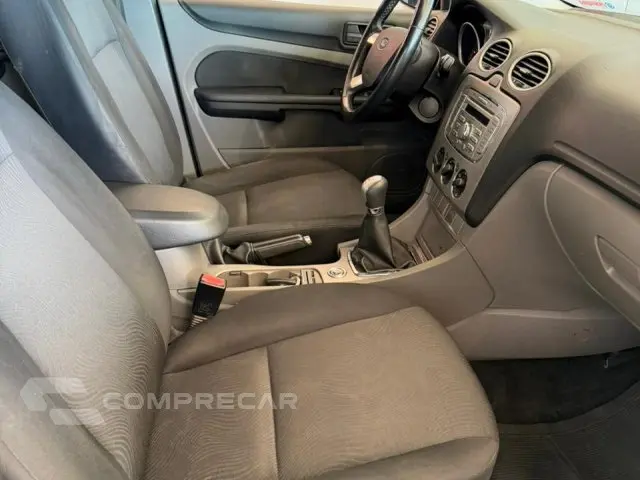 FOCUS HATCH - 2.0 GLX 16V 4P MANUAL