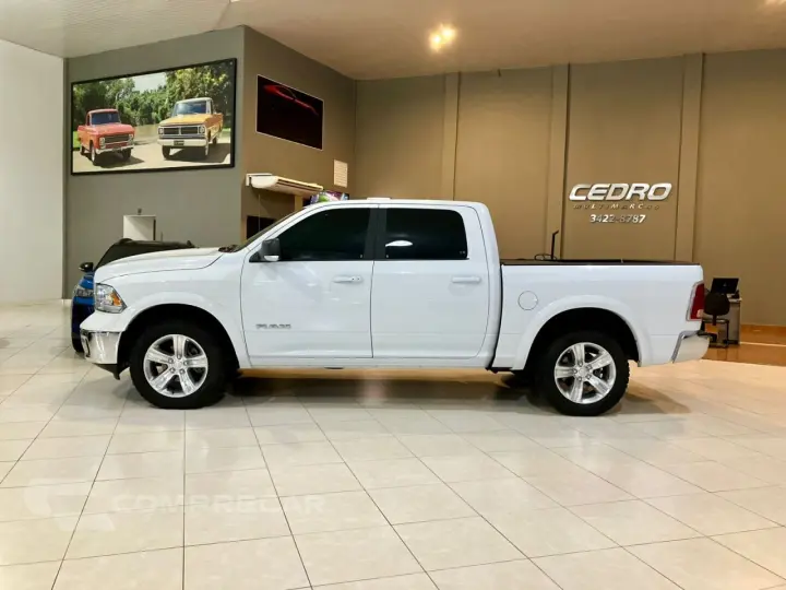 1500 5.7 V8 CLASSIC LARAMIE CABINE DUPLA 4X4 AUTOMÁTICO