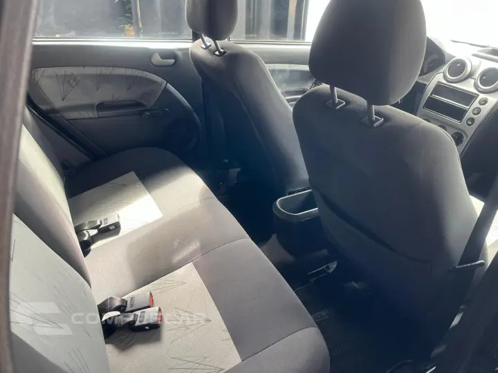 FIESTA 1.6 MPI Class Hatch 8V