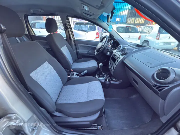 FIESTA 1.6 MPI Class Hatch 8V