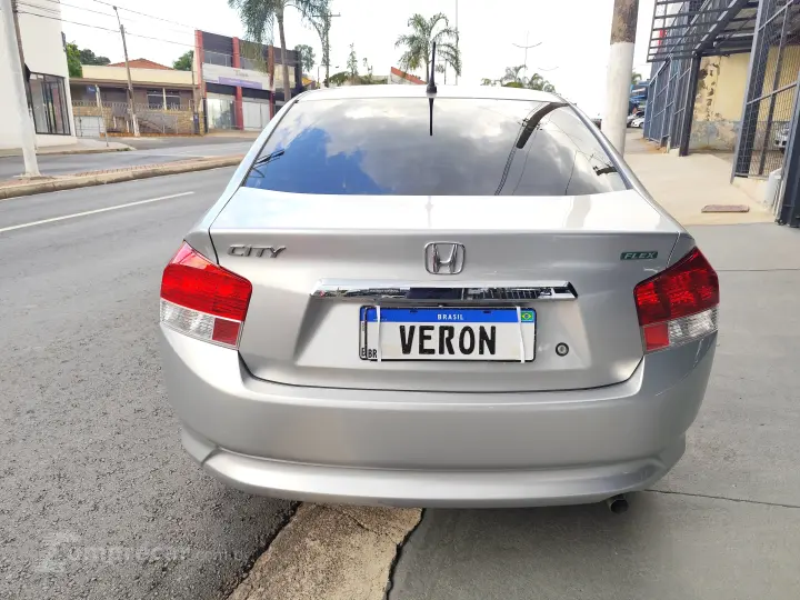 CITY 1.5 DX Sedan 16V