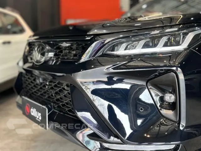 HILUX SW4 - 2.8 D-4D TURBO SRX 7L 4X4 AUTOMÁTICO