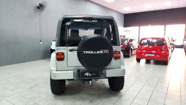 T-4 4x4 3.0 TB Int. Cap. Rígida Diesel