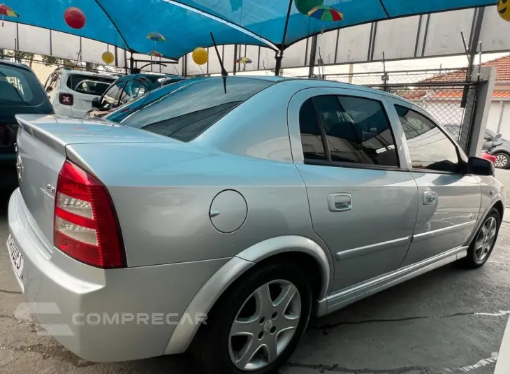 ASTRA 2.0 MPFI Advantage Sedan 8V