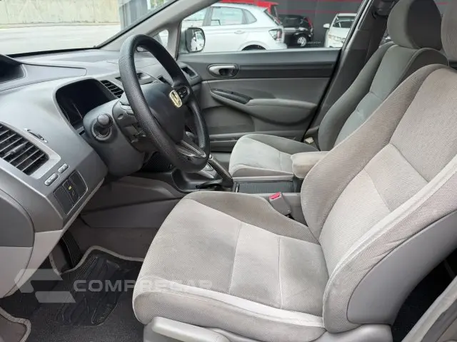 CIVIC - 1.8 LXS 16V 4P AUTOMÁTICO