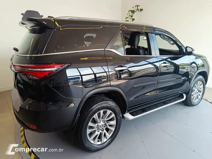 HILUX SW4 2.8 D-4D TURBO SRX 7L 4X4 AUTOMÁTICO