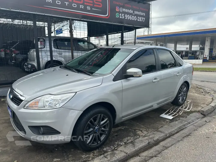 FOCUS SEDAN