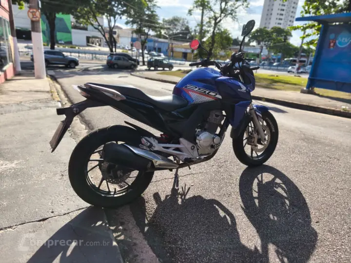 CB 250 F Twister Modelo sem Versão