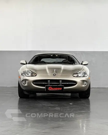 XK8 4.0 Conversível V8 32V