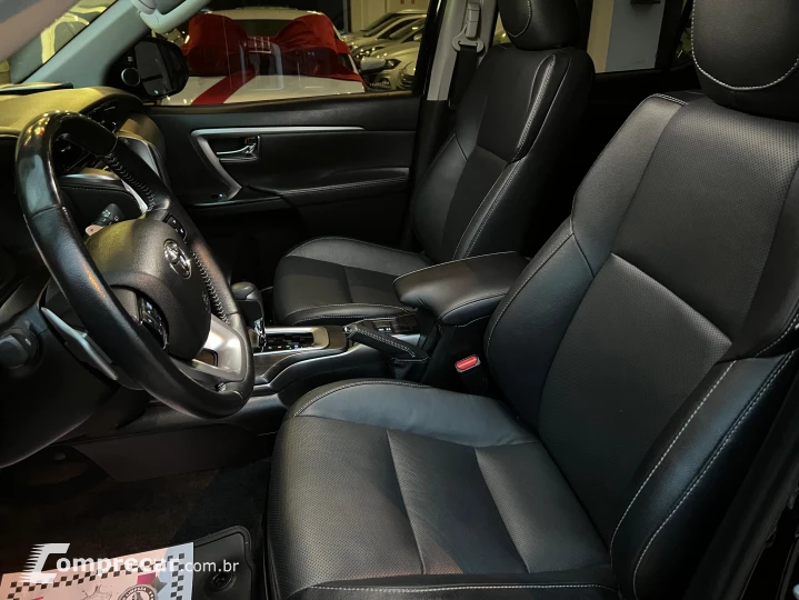 HILUX SW4 2.8 D-4d Turbo SRX 7L 4X4