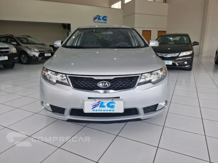 Cerato Sedan 1.6 16V 4P SX3 AUTOMÁTICO