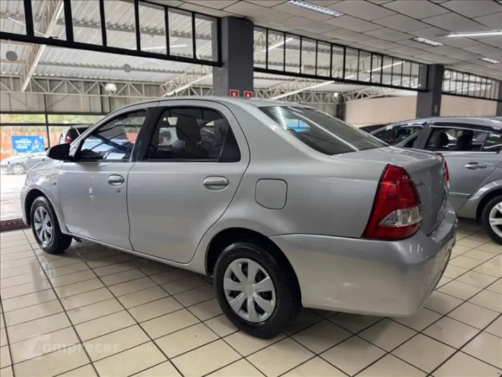 ETIOS 1.5 XS Sedan 16V