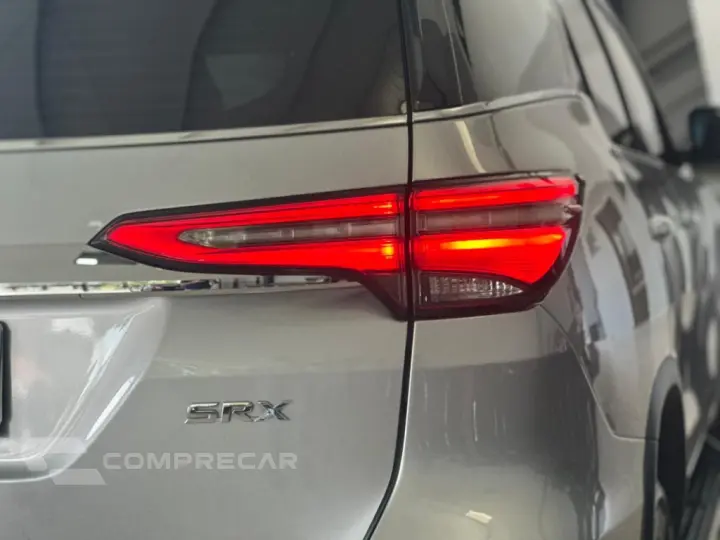 HILUX SW4 2.8 D-4D TURBO DIESEL SRX 7L 4X4 AUTOMÁTICO