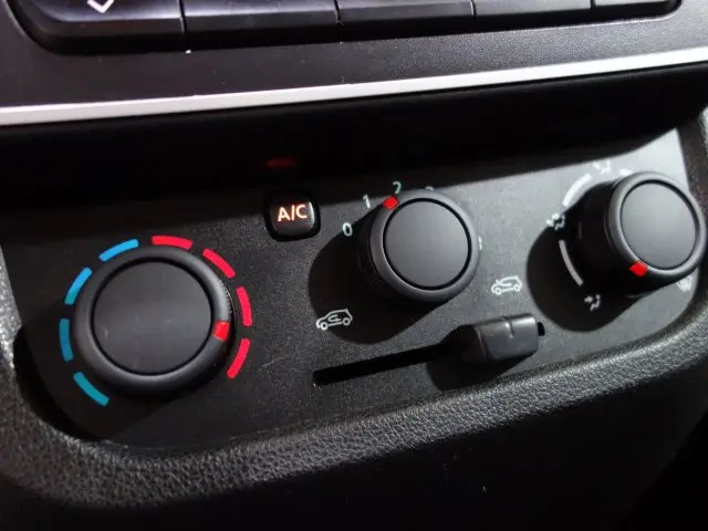 KWID - 1.0 12V SCE ZEN MANUAL