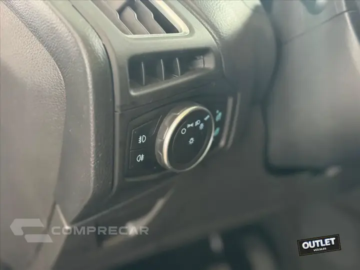 FOCUS 2.0 TITANIUM FASTBACK 16V FLEX 4P POWERSHIFT