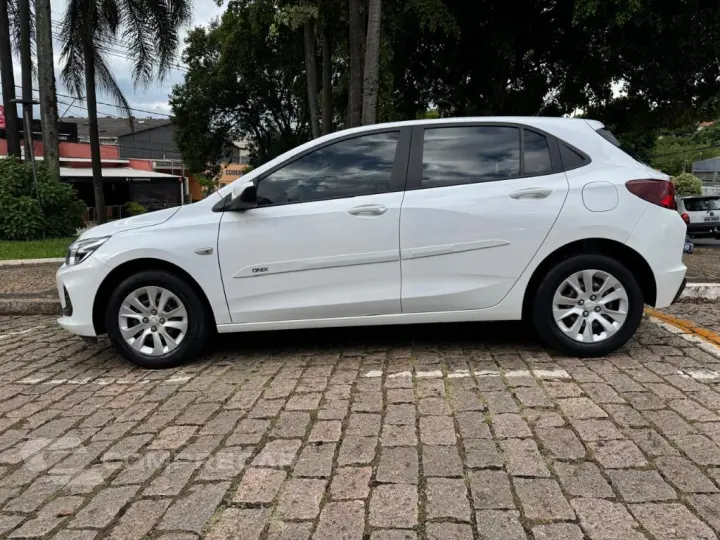 ONIX HATCH LT 1.0 12V Flex 5p Mec.