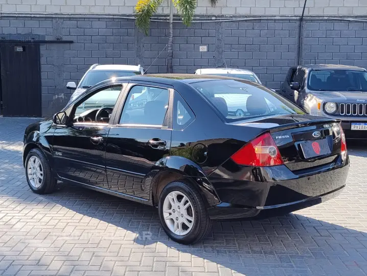 FIESTA 1.6 MPI Class Sedan 8V
