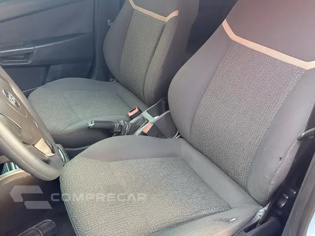 VECTRA SEDAN - 2.0 MPFI EXPRESSION 8V 140CV 4P MANUAL