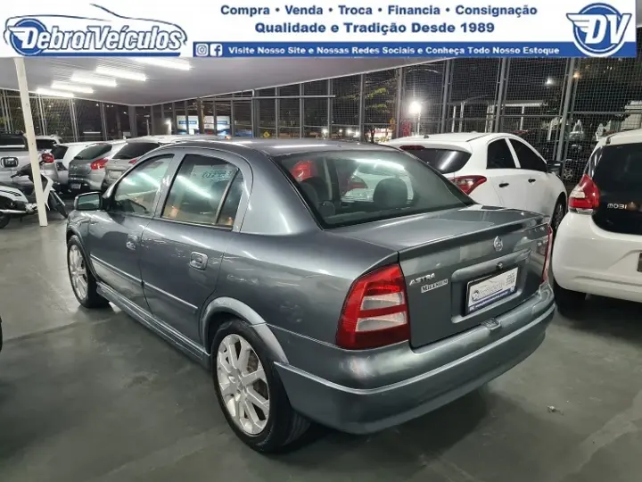 ASTRA 1.8 MPFI Millenium II Sedan 8V