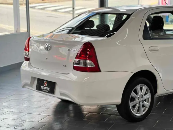 ETIOS 1.5 X PLUS SEDAN 16V FLEX 4P AUTOMÁTICO