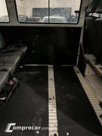 VOLKSWAGEN KOMBI 1.6 STD 8V