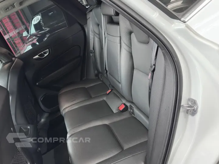 XC60 2.0 D5 DIESEL MOMENTUM AWD GEARTRONIC
