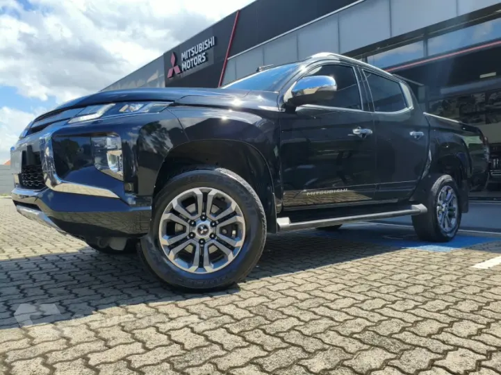 TRITON 2.4 Biturbo CD Hpe-s 4X4