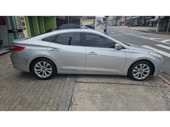 AZERA 3.0 MPFI GLS V6 24V GASOLINA 4P AUTOMÁTICO