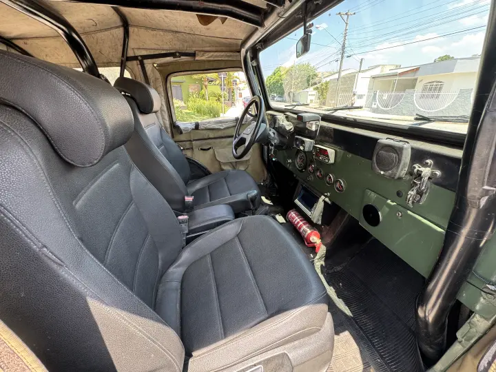 JEEP 2.6 6 Cilindros 12V