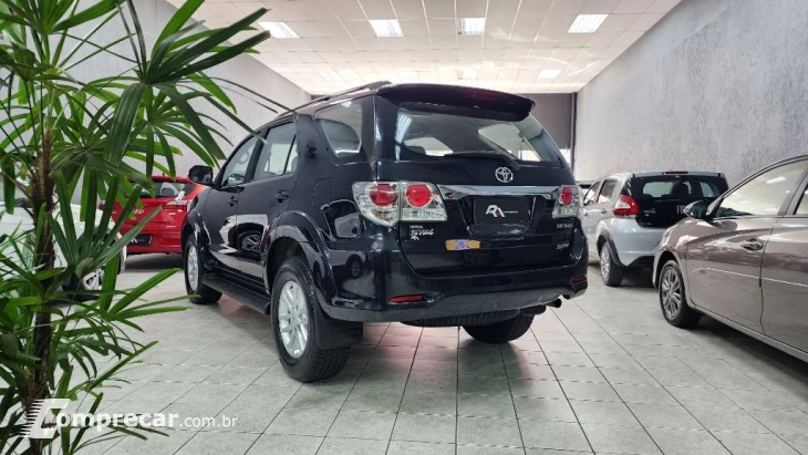 Hilux SW4 SRV D4-D 4x4 3.0 TDI Dies. Aut