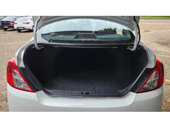 VERSA 1.6 16V FLEX V-DRIVE MANUAL