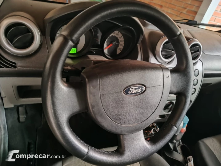 FIESTA 1.6 MPI Class Hatch 8V