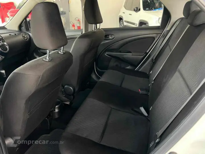 ETIOS 1.5 X PLUS SEDAN 16V FLEX 4P AUTOMÁTICO